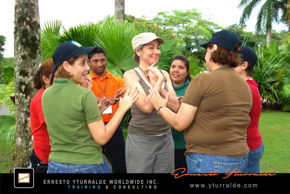Taller para docentes con cuerdas bajas y enfoque metodológico en Aprendizaje Experiencial